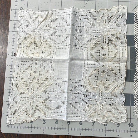 6 vintage/antique handkerchiefs, various fabric, linen, polyester, cotton, - Picture 5 of 12